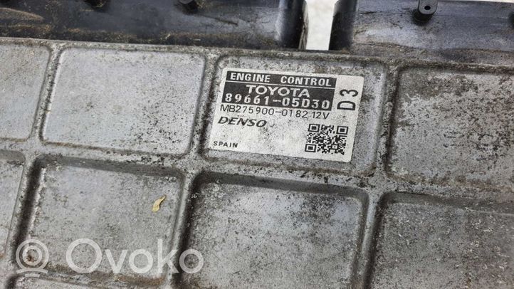 Toyota Avensis T270 Unidad de control/módulo del motor 8966105D30