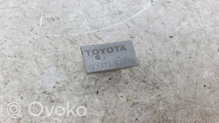 Toyota Avensis T270 Kita rėlė 9008087019