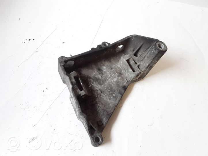 Volkswagen Transporter - Caravelle T5 Support de générateur / alternateur 070903143C