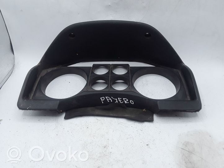 Mitsubishi Pajero Dashboard trim MR402460