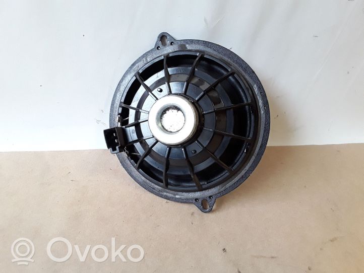 Renault Megane II Enceinte de porte arrière 8200110683