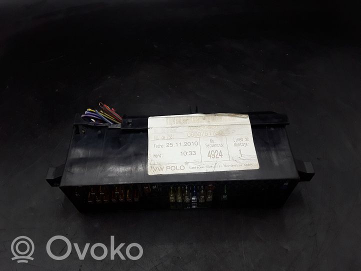 Volkswagen Polo V 6R Module de fusibles 1048305686