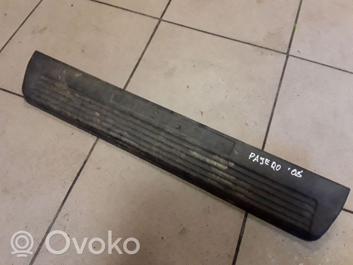 Mitsubishi Pajero Priekinio slenksčio apdaila (vidinė) 9412042MR