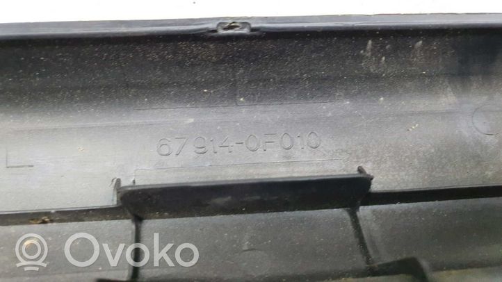 Toyota Corolla Verso E121 Etuoven kynnyksen suojalista 679140F010