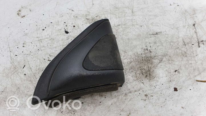 Toyota Corolla E120 E130 Maskownica głośnika bocznego deski rozdzielczej 6749112480