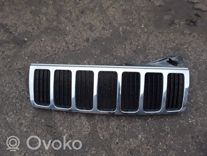 Jeep Grand Cherokee (WK) Grille calandre supérieure de pare-chocs avant 82209206