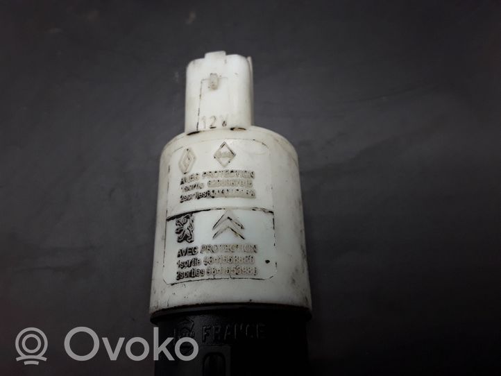 Opel Vivaro Pompa spryskiwacza szyby przedniej / czołowej 8200067015