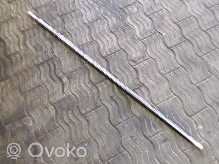 Toyota Avensis T270 Windshield trim 