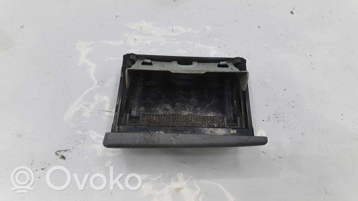 Toyota Avensis Verso Posacenere (anteriore) 3741113050