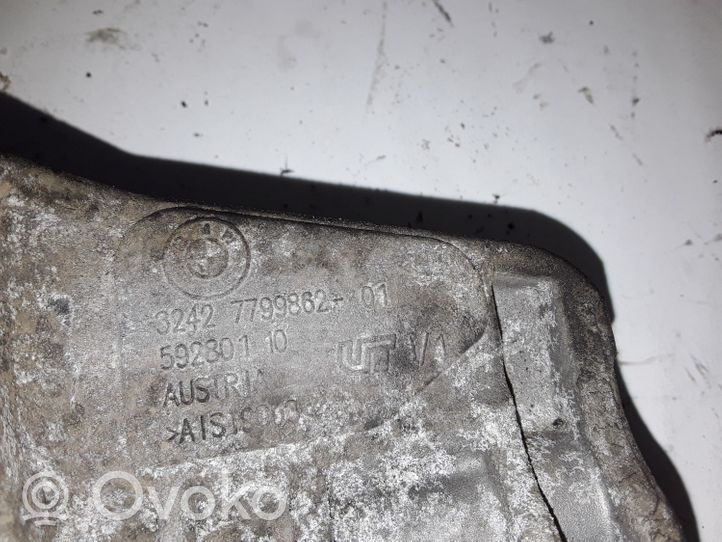 BMW X5 E70 Supporto di montaggio della pompa del servosterzo 32427799862