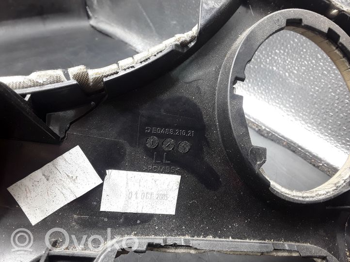 Mercedes-Benz CLS C219 Ohjauspyörän pylvään verhoilu E048821021