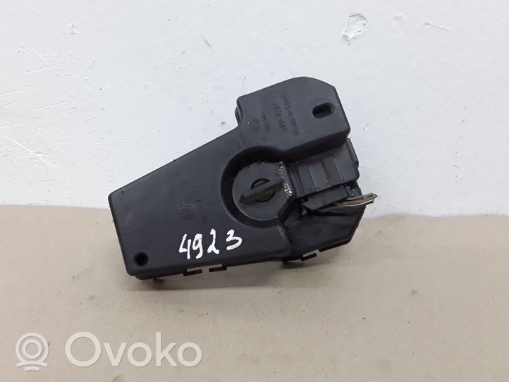 Volkswagen Sharan Element lampy tylnej 7M0945257A