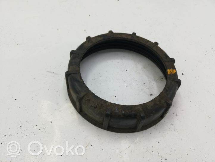 Nissan X-Trail T30 Bague de verrouillage pour réservoir de carburant 