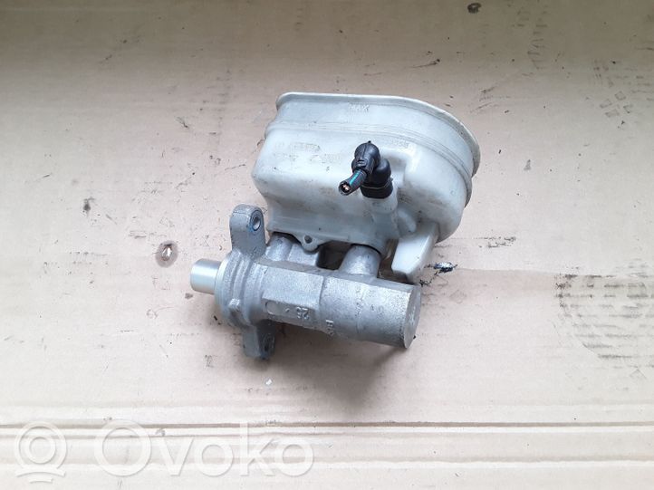 0204255558 Iveco Daily 35 - 40.10 Hauptbremszylinder, 15.17 € | RRR