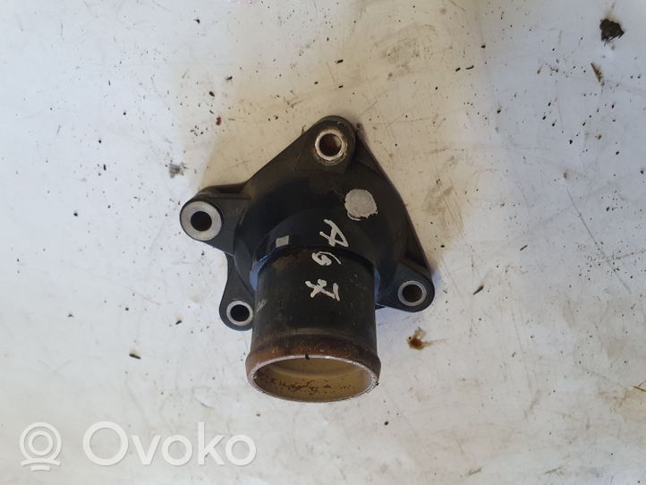 Toyota Avensis T270 Boîtier de thermostat / thermostat 