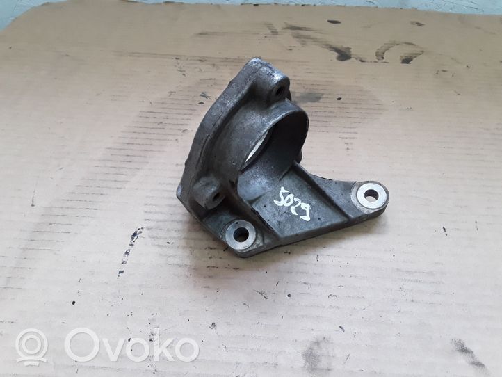 Opel Zafira C Staffa del cuscinetto di supporto dell’albero di trasmissione 13219107