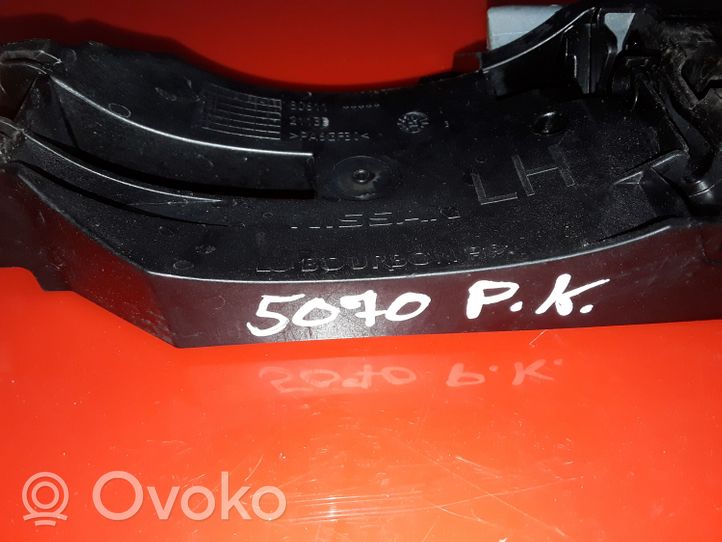 Nissan Qashqai Klamka/wspornik zewnętrzny drzwi przednich 8061121133