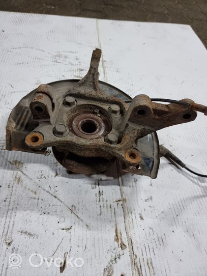 Mitsubishi Grandis Cubo de rueda delantera 