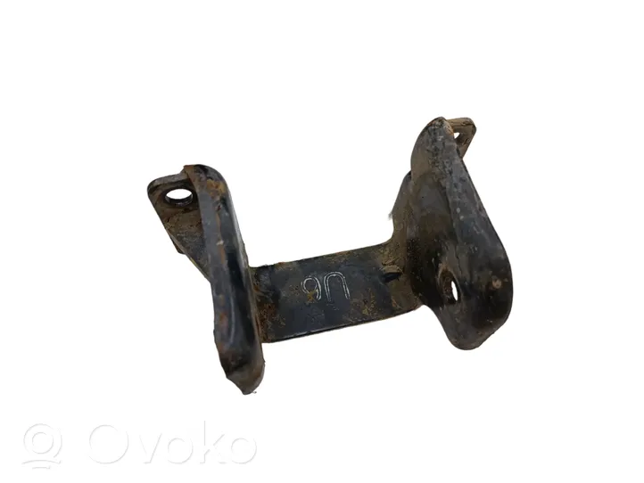 Hyundai Sonata Engine mounting bracket 