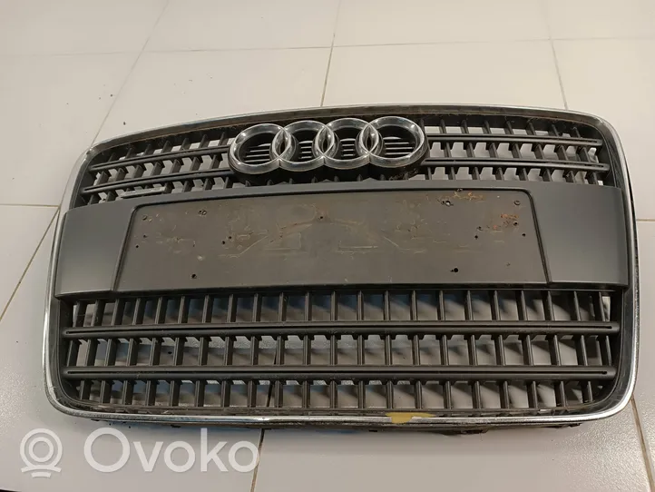 Audi Q7 4L Etupuskurin ylempi jäähdytinsäleikkö 4L0853651