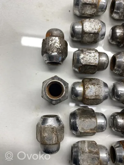 Hyundai Santa Fe Nuts/bolts NOCODE