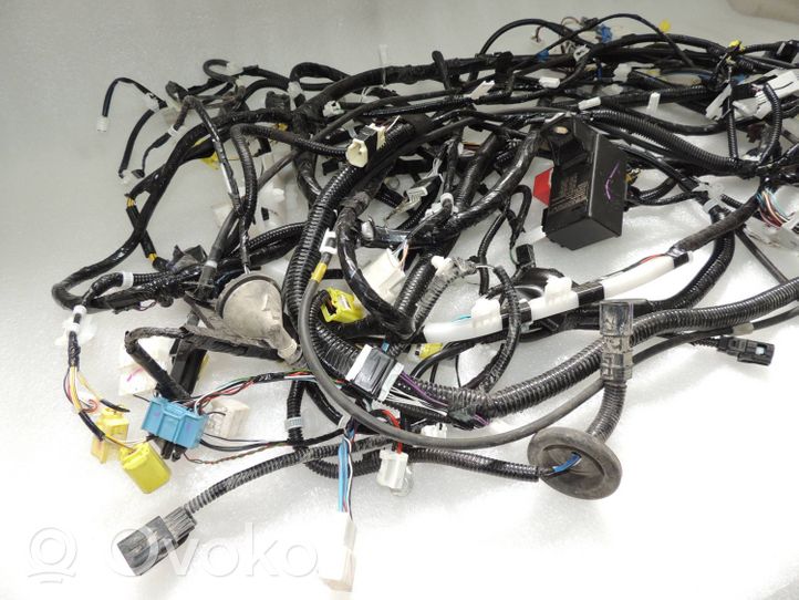 Toyota Yaris XP210 Mazo de cables interior derecho 82161K0A40