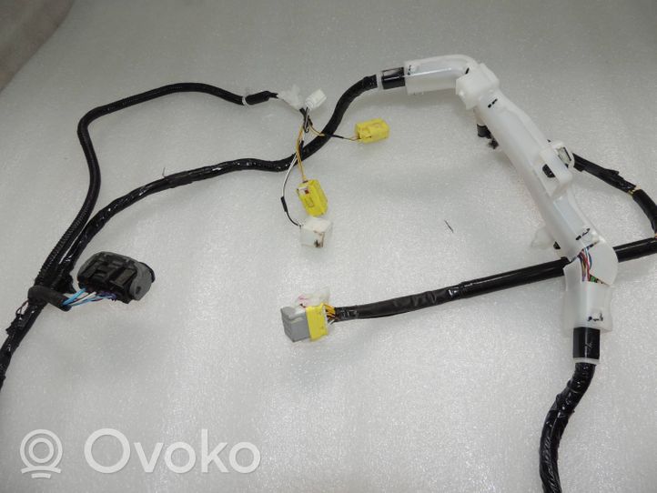 Toyota Yaris XP210 Mazo de cables interior derecho 82161K0A40