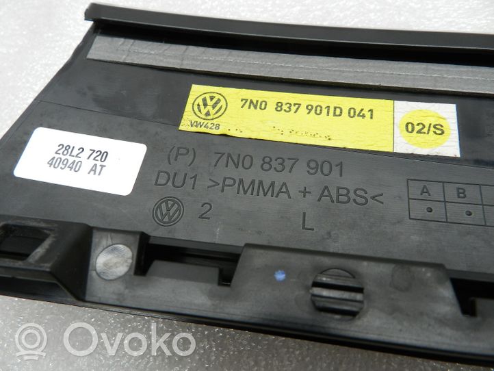 Volkswagen Sharan Listwa / Uszczelka szyby drzwi przednich 7N0837901D