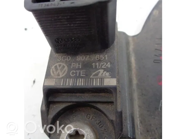 Volkswagen Golf VI Radio antenna 