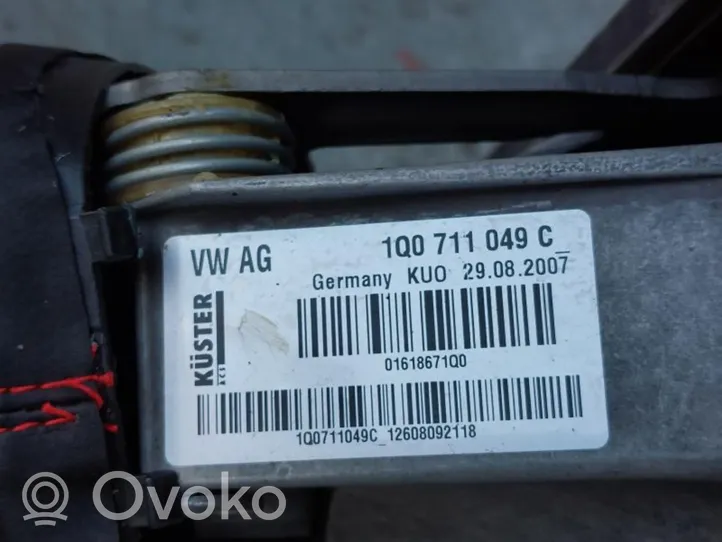Volkswagen Scirocco Lewarek zmiany biegów / górny 1K0711050A