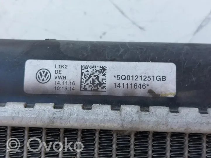 Volkswagen Golf VII Chłodnica powietrza doładowującego / Intercooler 5Q0121251GB