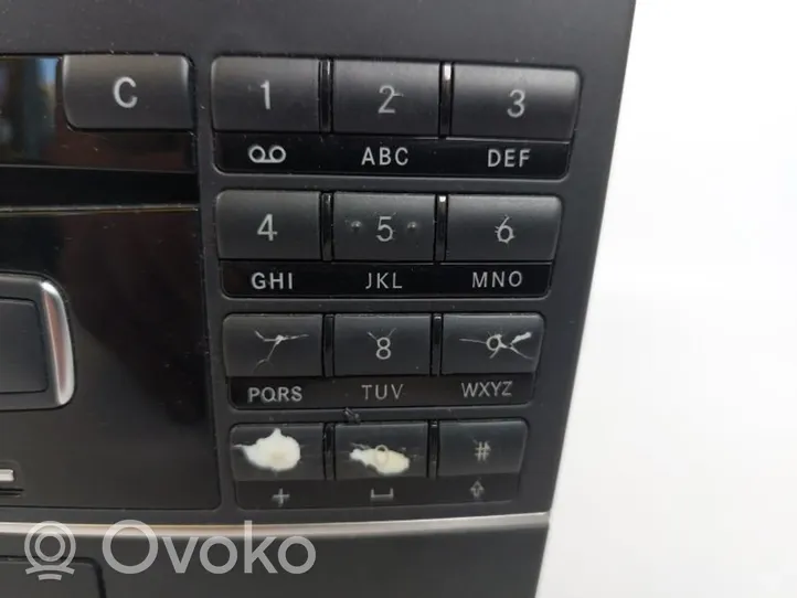 Mercedes-Benz E AMG W212 Radio/CD/DVD/GPS-pääyksikkö A2129008309