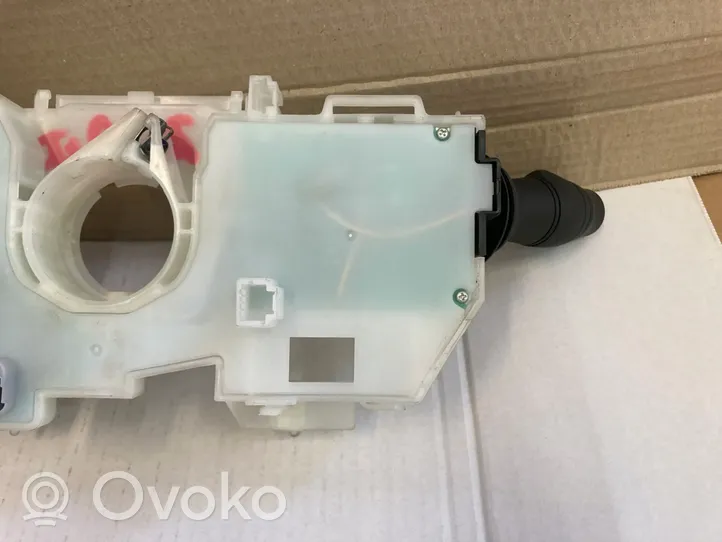 Opel Movano B Leva/interruttore dell’indicatore di direzione e tergicristallo 255675983R