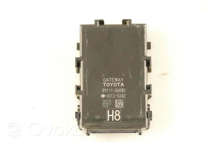 Toyota Camry VIII XV70  Väylän ohjainlaite 8911106080