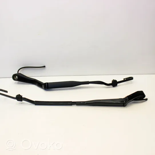 Jaguar XK8 - XKR Windshield/front glass wiper blade GJA8955EC