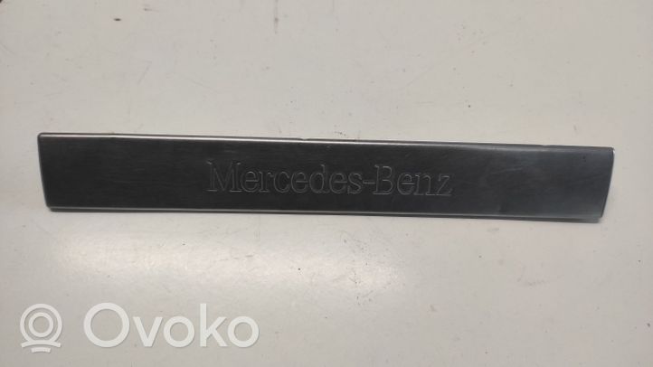 Mercedes-Benz ML W163 Copertura del rivestimento del sottoporta posteriore A1636861520