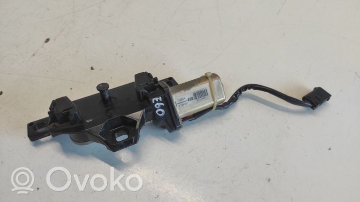 BMW 5 E60 E61 Motor de apertura del maletero/compartimento de carga 7129931