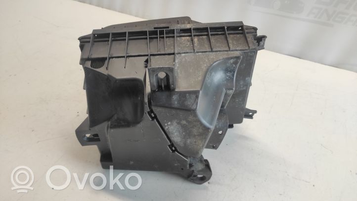 Volvo XC70 Oro filtro dėžė 8649673