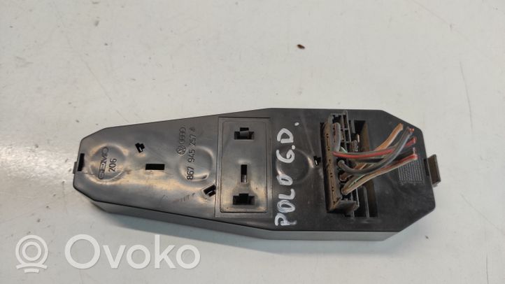 Volkswagen Polo II 86C 2F Porte ampoule de feu arrière 867945257A