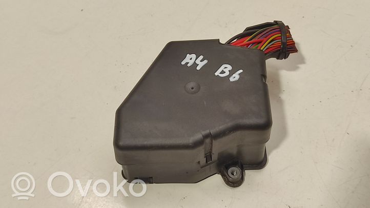 Audi A4 S4 B6 8E 8H Sulakemoduuli A053063