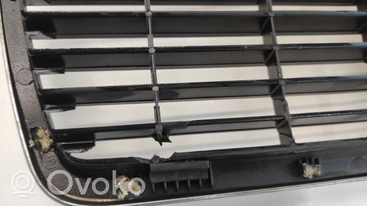 Audi 80 90 S2 B4 Front bumper upper radiator grill 8G0853651C