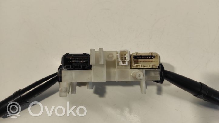 Subaru Outback Leva/interruttore dell’indicatore di direzione e tergicristallo 83111AE340