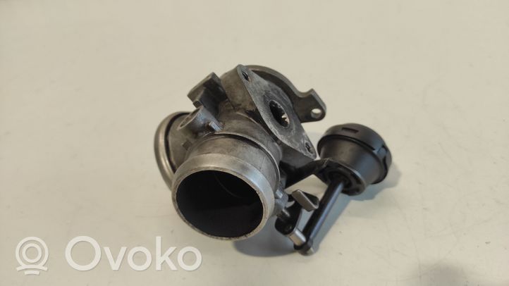 Volkswagen Golf IV Zawór EGR 038131501E