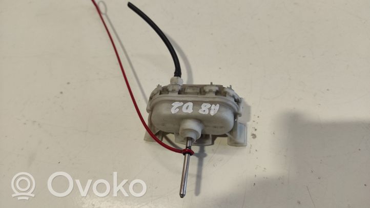 Audi A8 S8 D2 4D Motorino del tappo del serbatoio del carburante 4D0862153A