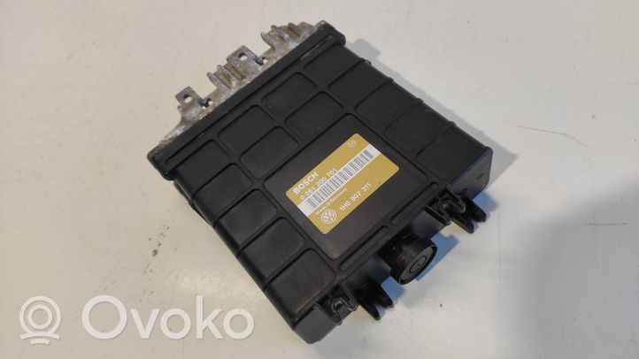 Volkswagen Golf III Calculateur moteur ECU 0261200701