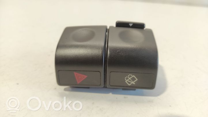 Mitsubishi Colt Botón interruptor de luz de peligro 