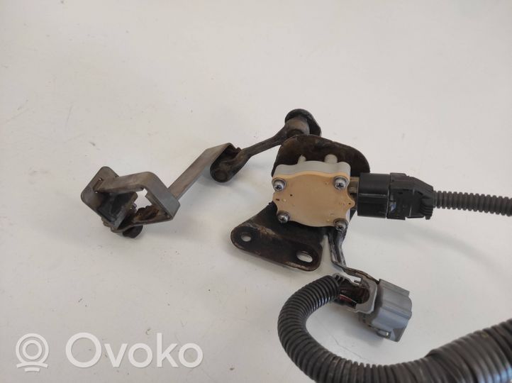 Toyota Avensis T250 Sensore di livello faro/fanale 8216305040