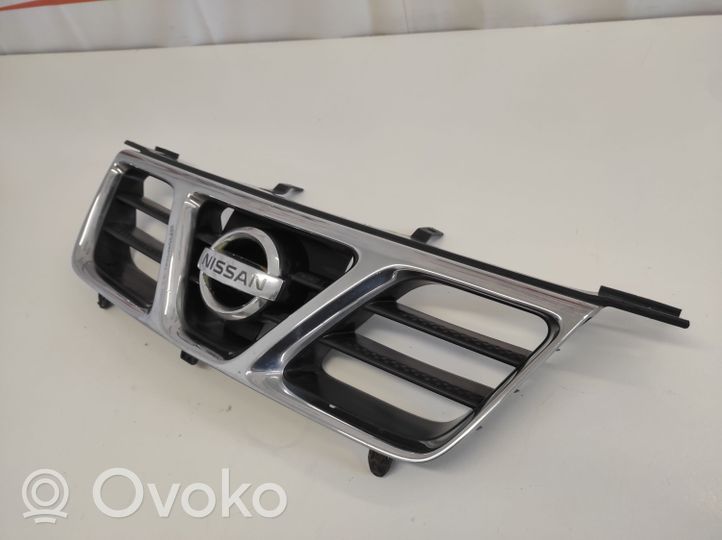 Nissan X-Trail T30 Grille calandre supérieure de pare-chocs avant 623108H700