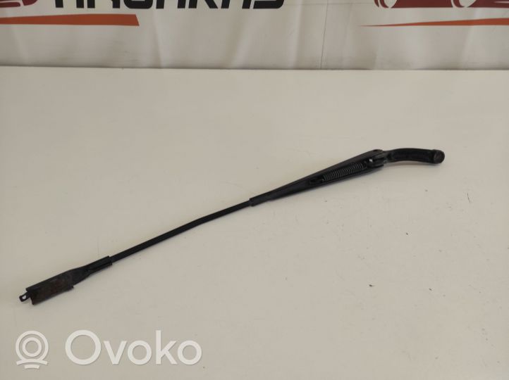 Volvo XC70 Front wiper blade arm 30655615