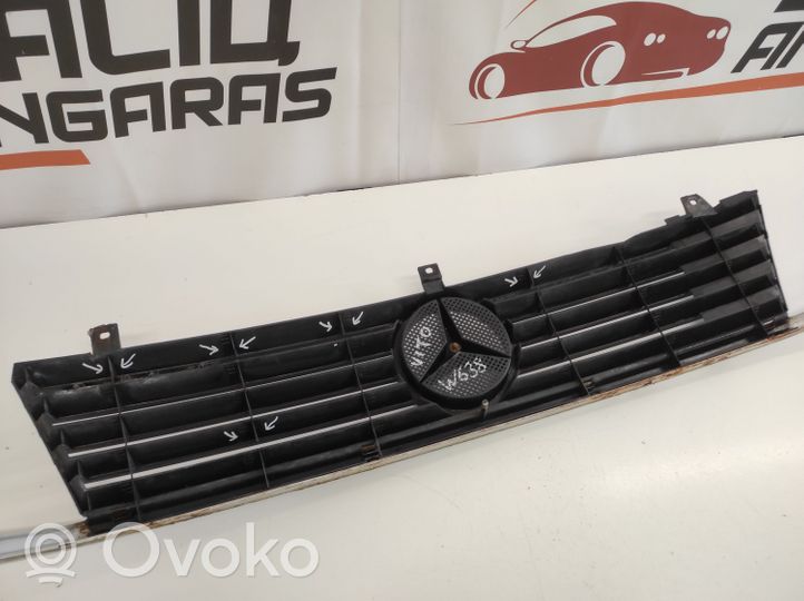 Mercedes-Benz Vito Viano W638 Grille calandre supérieure de pare-chocs avant A6388880415